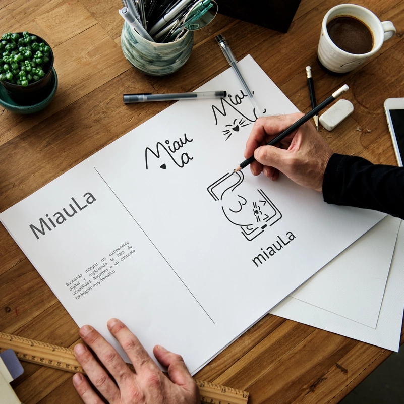 AGENCIA CREATIVA 18 Mockup-logo-educat Cuadrado